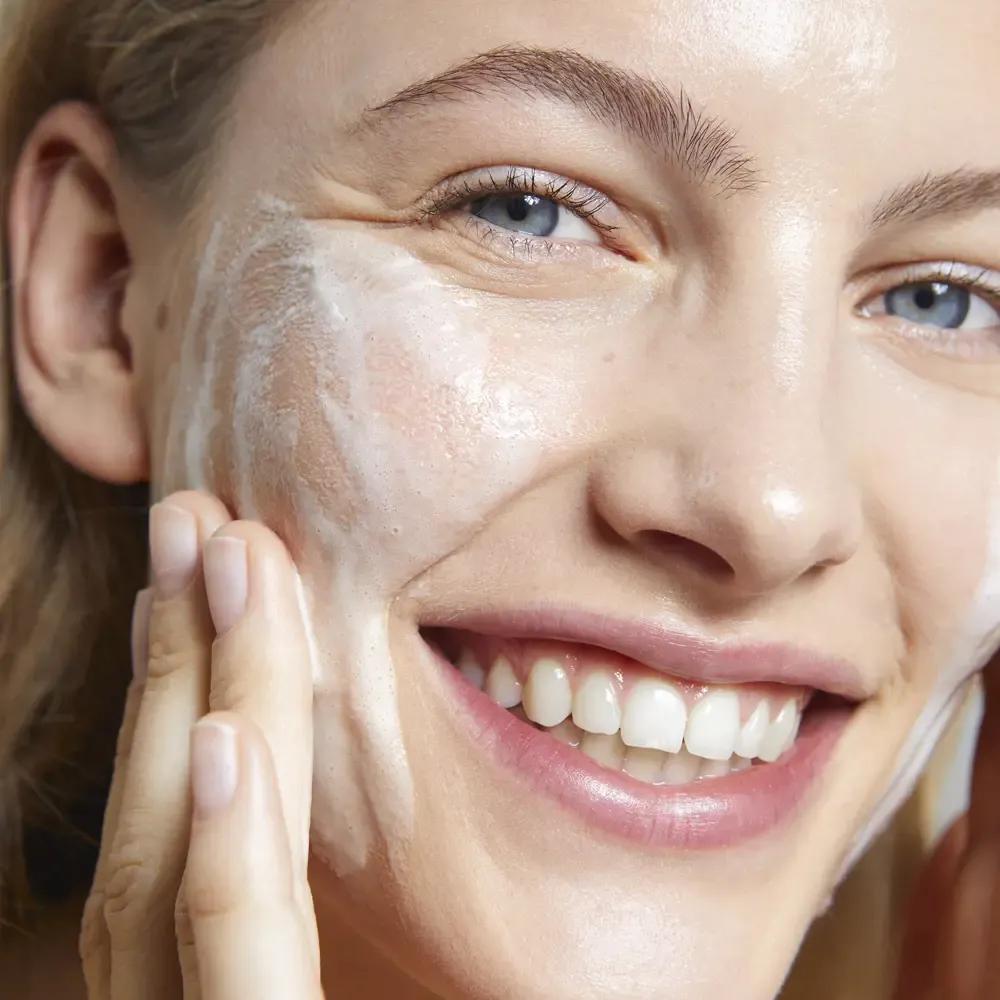 Aloe & Pineapple Brightening Facial Cleanser Gel – 125ml